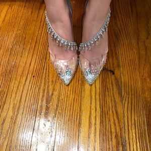 It’s a beautiful wedding shoes Thalia brand from macys